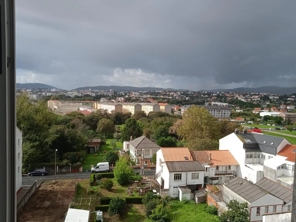 Amplio piso con ascensor, garaje y trastero en narón