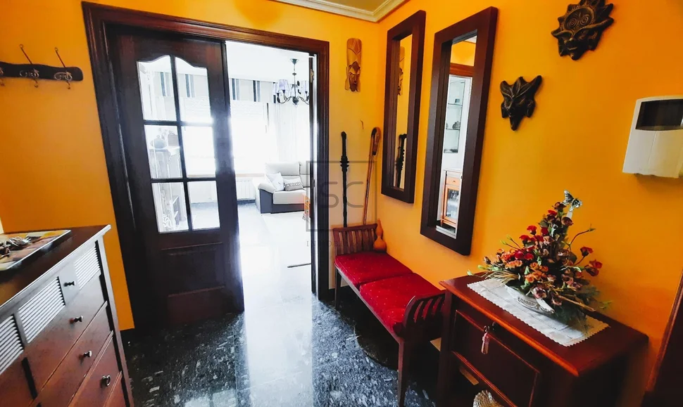 Amplio piso con ascensor, garaje y trastero en narón