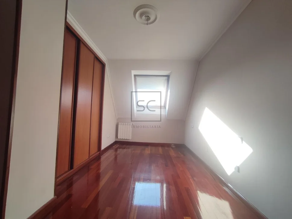 Fabuloso dúplex de protección oficial en el alto de castaño narón