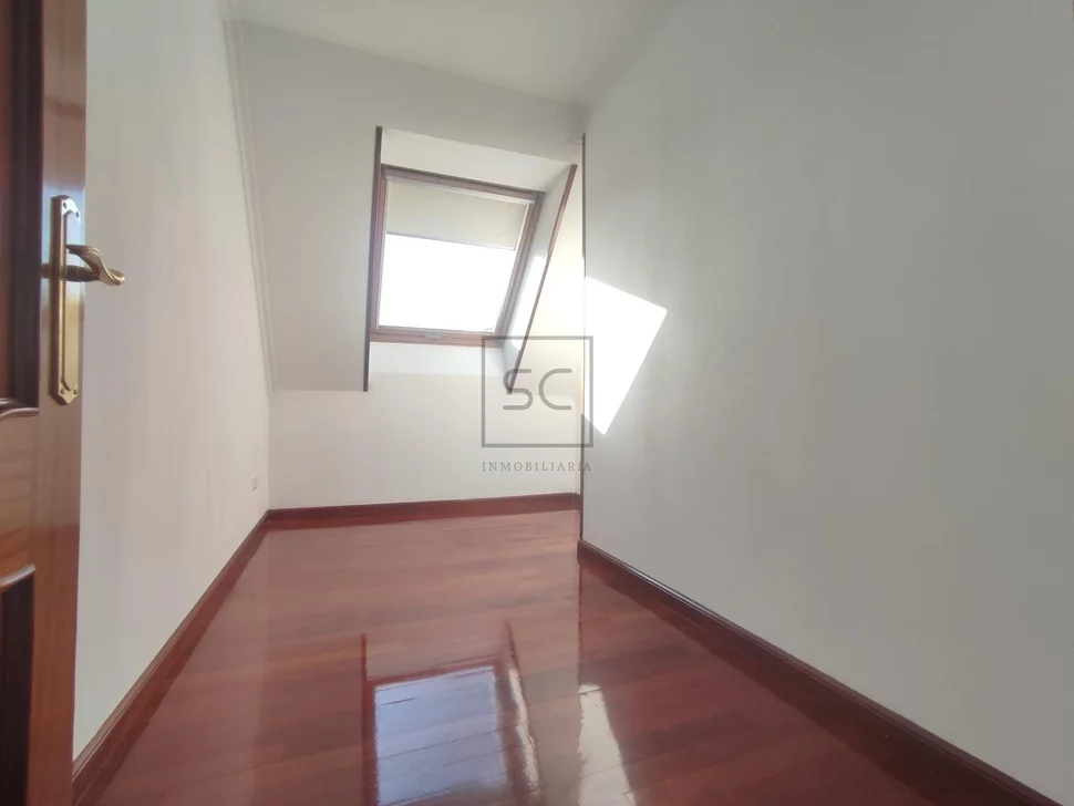 Fabuloso dúplex de protección oficial en el alto de castaño narón