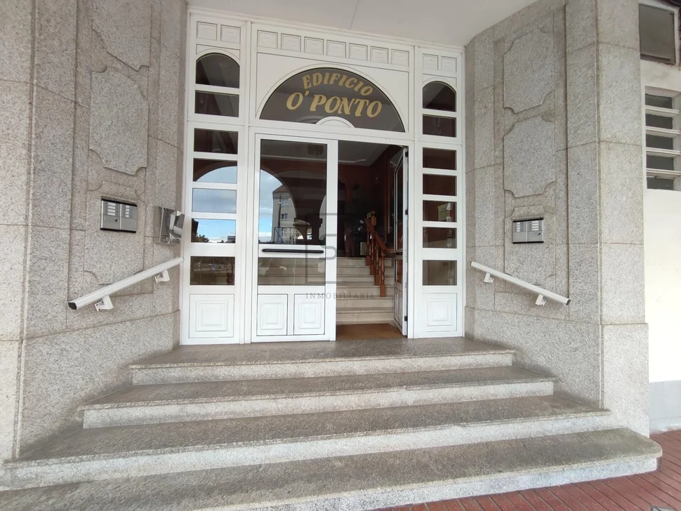 Piso con ascensor y trastero en el ponto narón