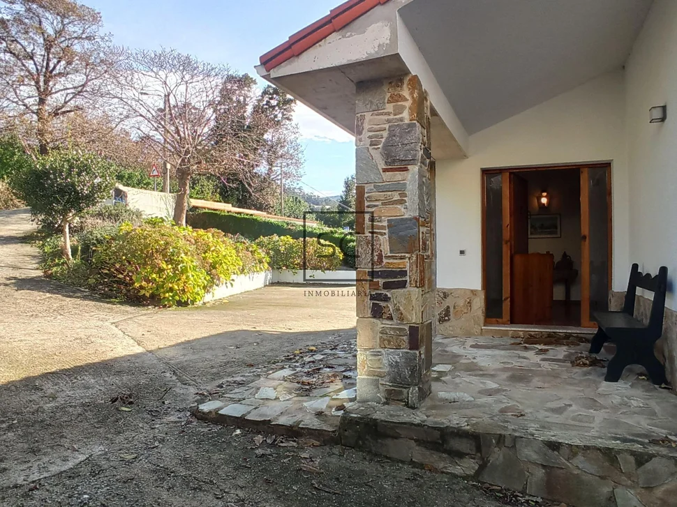 Chalet en cedeira, régoa