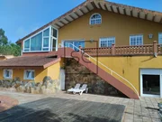 Casa con terreno y piscina