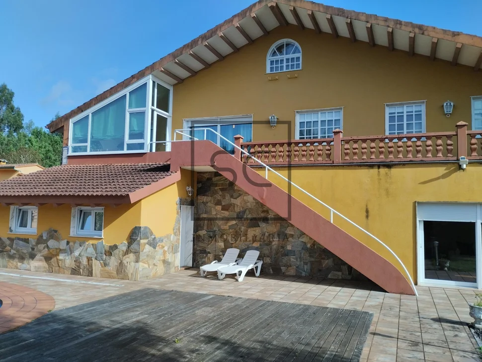 Casa con terreno y piscina