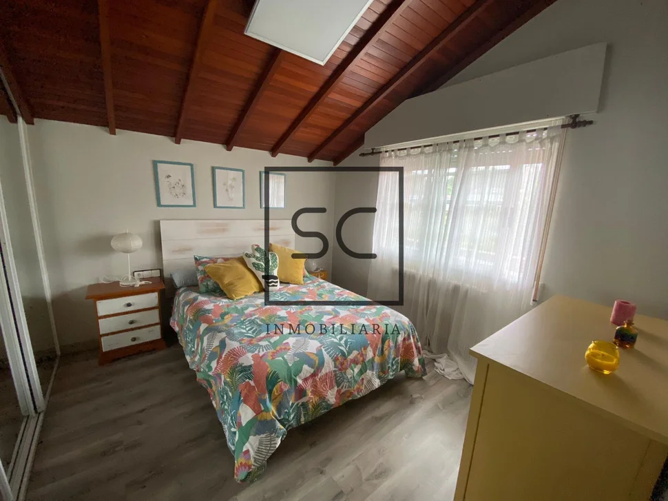 Casa con terreno y piscina