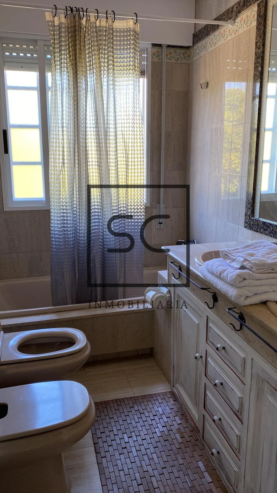 Casa con terreno y piscina