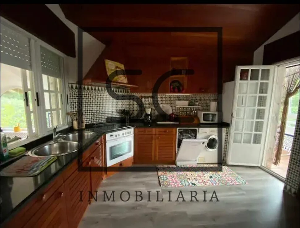 Casa con terreno y piscina