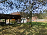 Casa con terreno y piscina