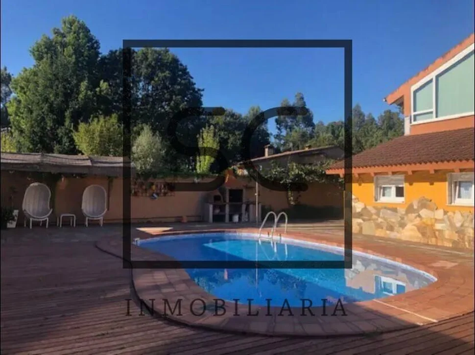 Casa con terreno y piscina