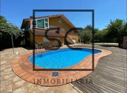Casa con terreno y piscina