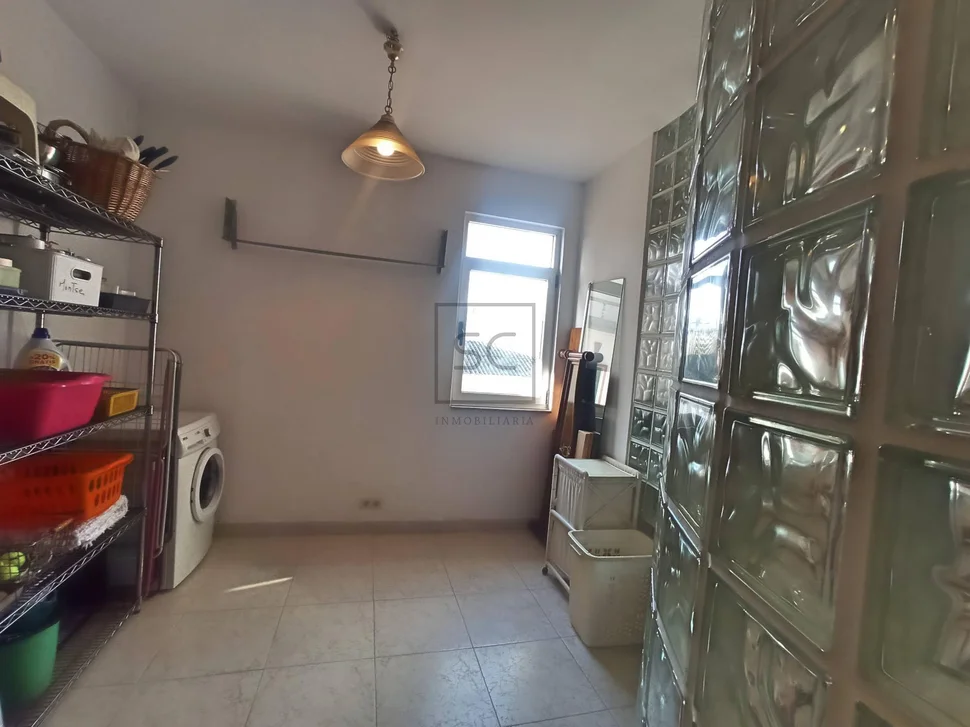 Amplio piso con trastero y parking en ferrol