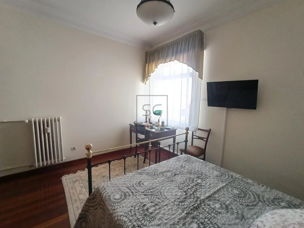 Amplio piso con trastero y parking en ferrol