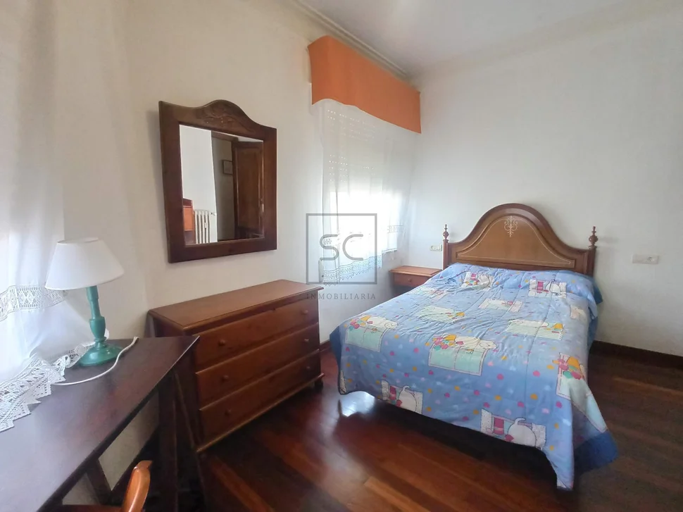 Amplio piso con trastero y parking en ferrol