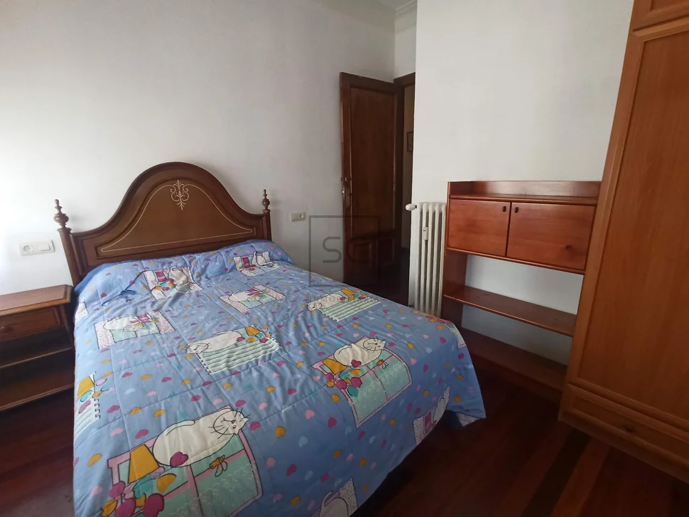 Amplio piso con trastero y parking en ferrol