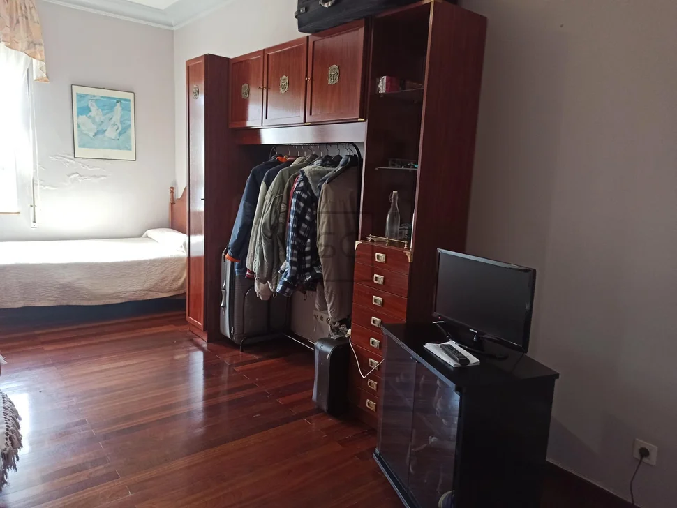 Amplio piso con trastero y parking en ferrol