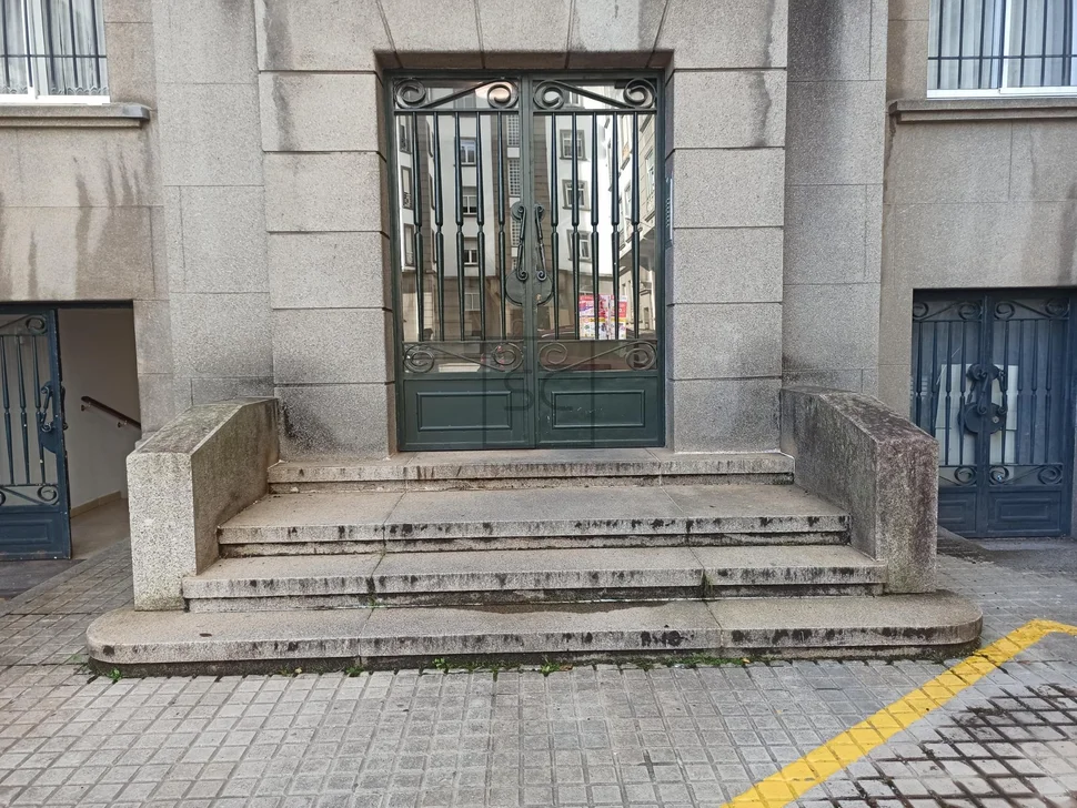 Amplio piso con trastero y parking en ferrol