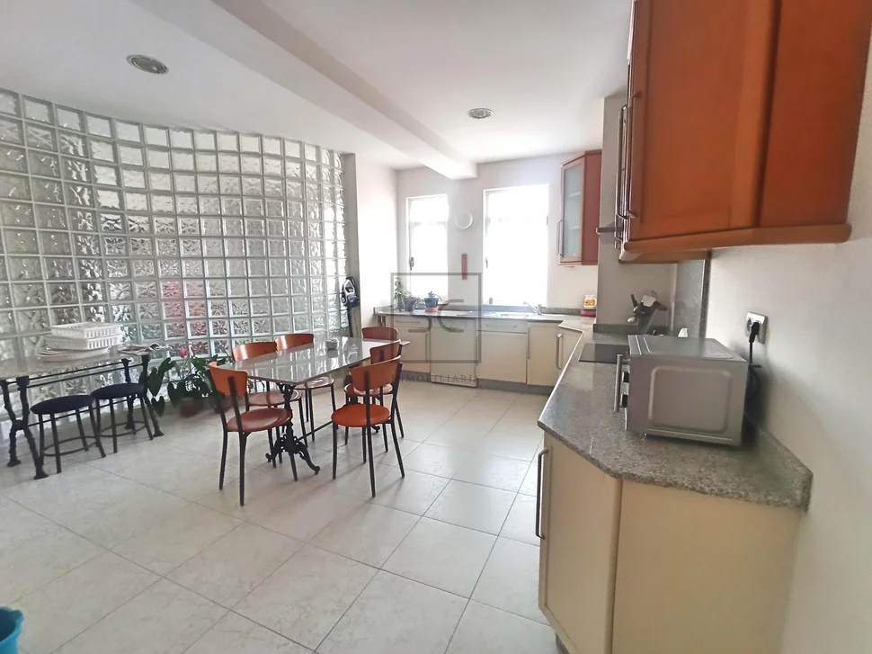 Amplio piso con trastero y parking en ferrol