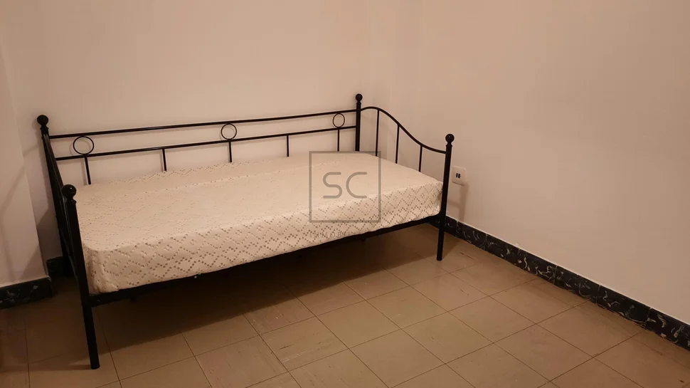 Piso cuarto semiamueblado en la zona de jubia