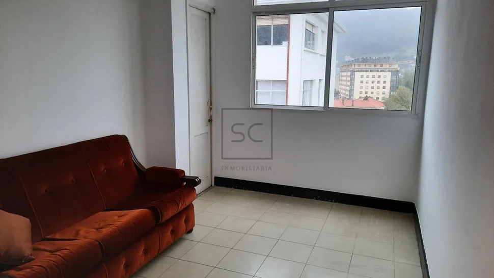 Piso cuarto semiamueblado en la zona de jubia