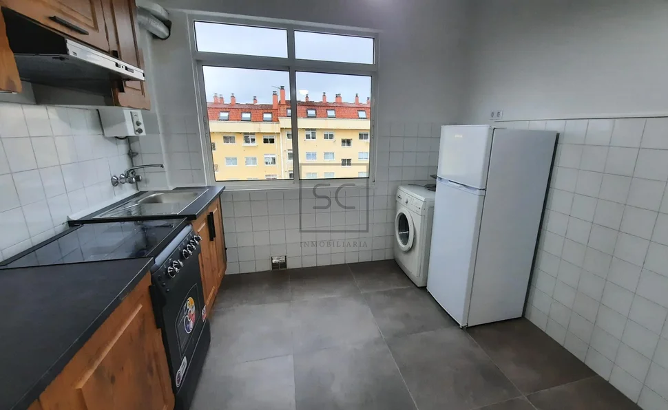 Piso cuarto semiamueblado en la zona de jubia