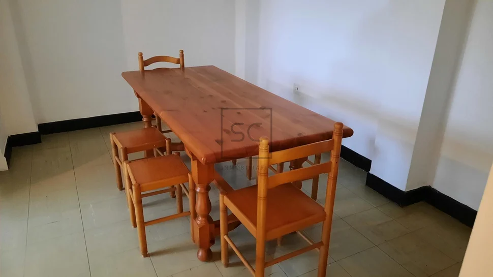 Piso cuarto semiamueblado en la zona de jubia