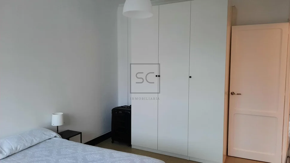 Piso cuarto semiamueblado en la zona de jubia