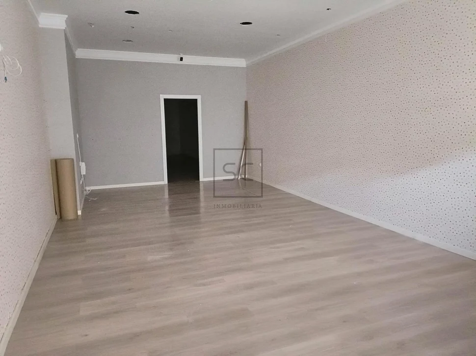 Bajo comercial en a gándara, narón