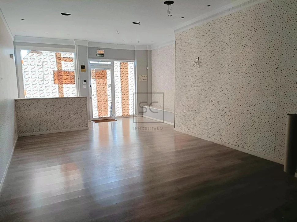 Bajo comercial en a gándara, narón