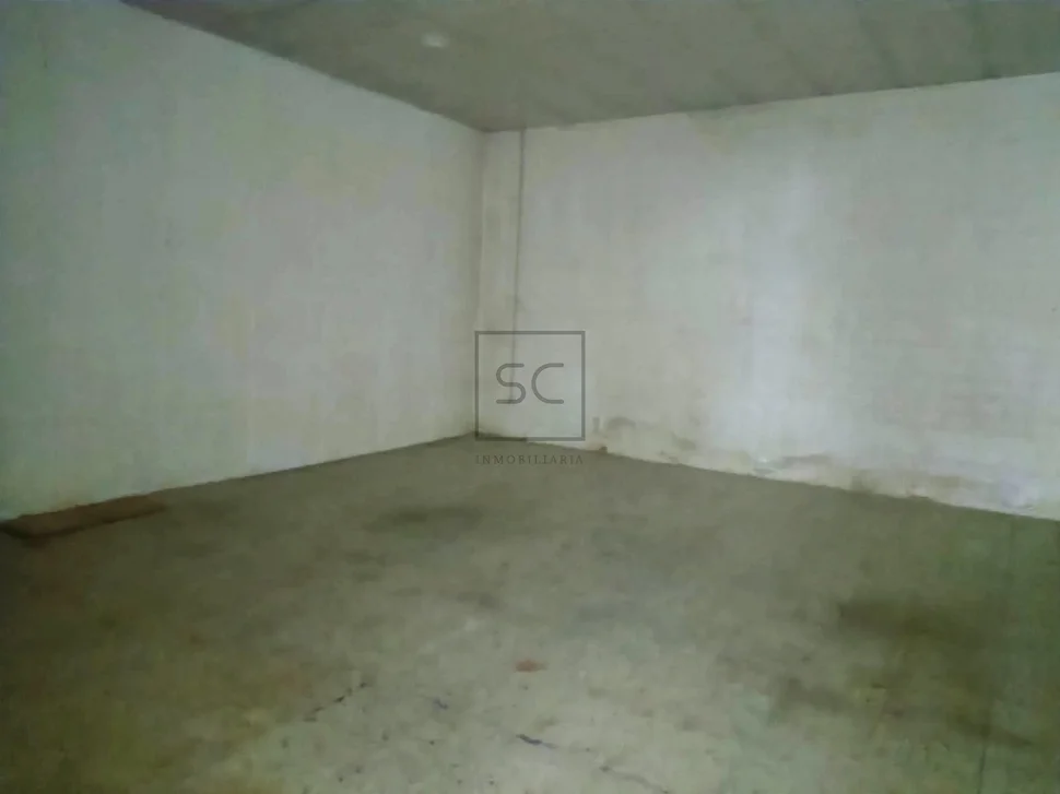 Bajo comercial en a gándara, narón