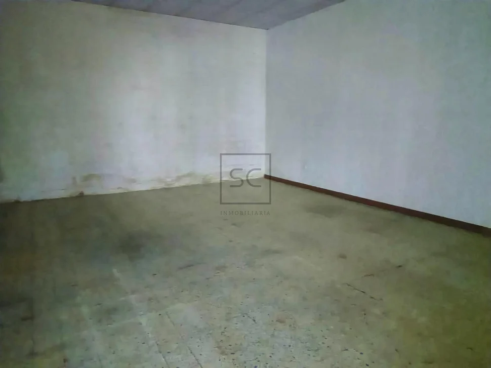 Bajo comercial en a gándara, narón