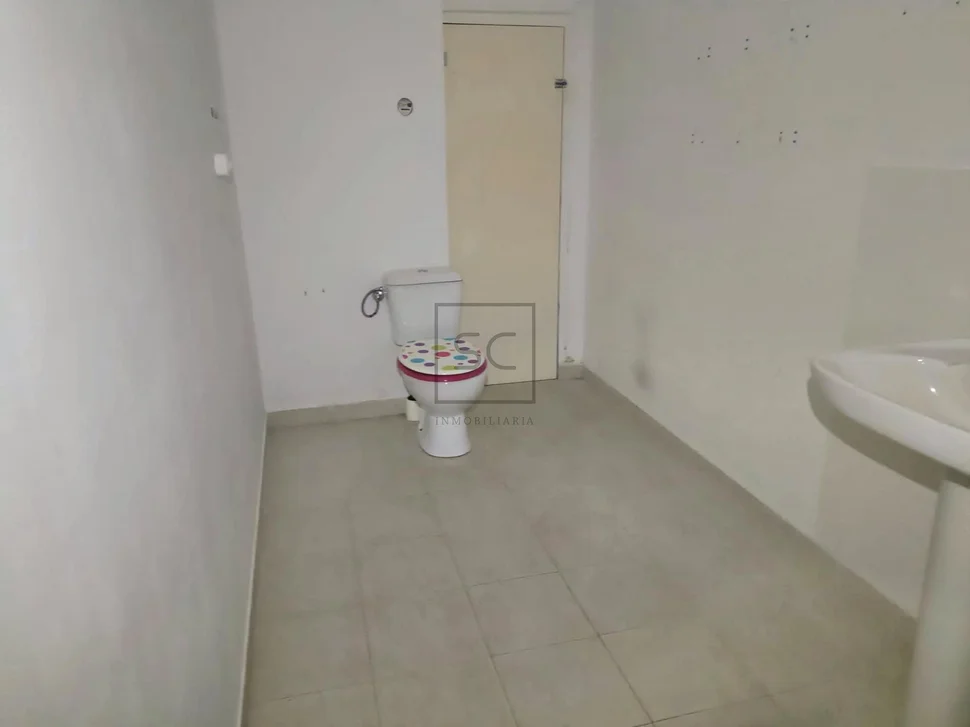 Bajo comercial en a gándara, narón