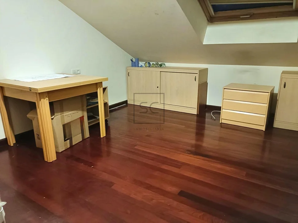 Dúplex con 5 habitaciones en catabois, ferrol