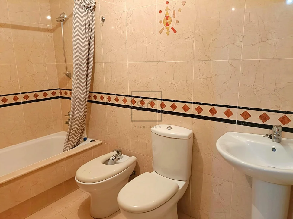 Dúplex con 5 habitaciones en catabois, ferrol