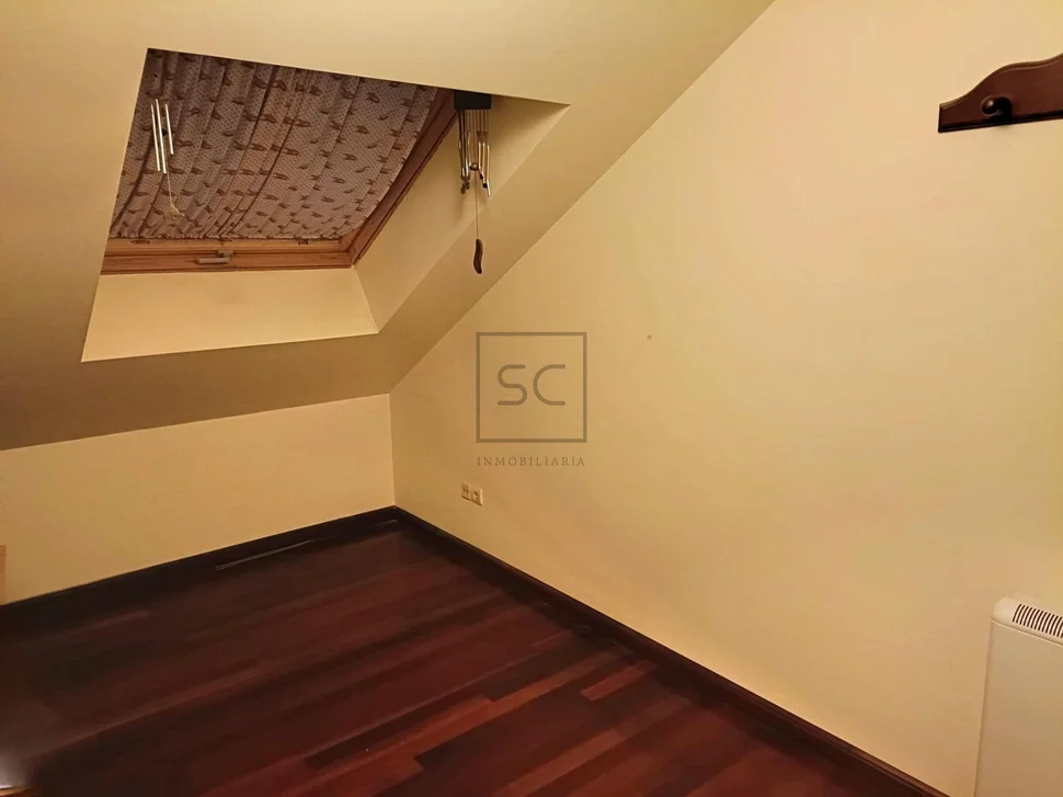 Dúplex con 5 habitaciones en catabois, ferrol