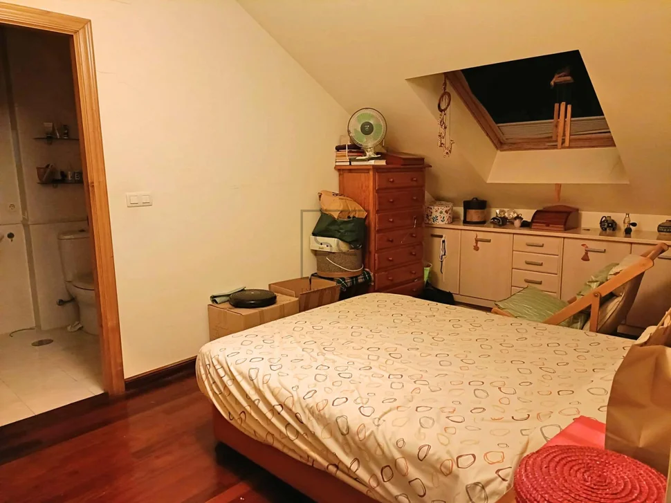 Dúplex con 5 habitaciones en catabois, ferrol