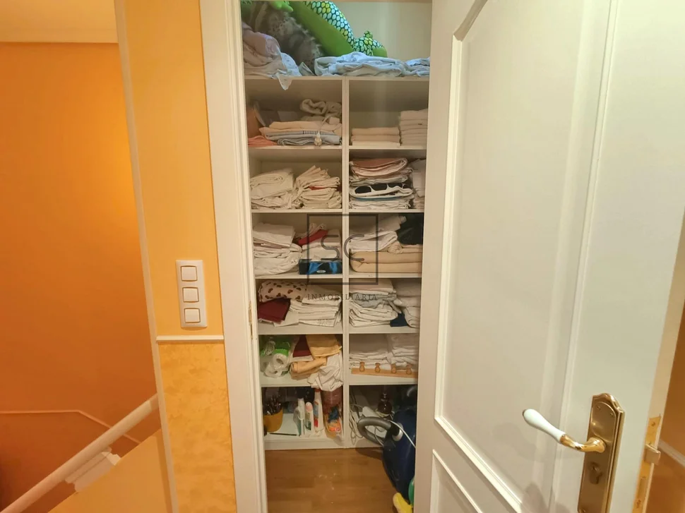 Adosado en Cedeira con patio y bodegas