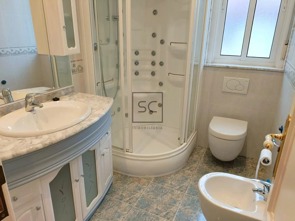 Adosado en Cedeira con patio y bodegas