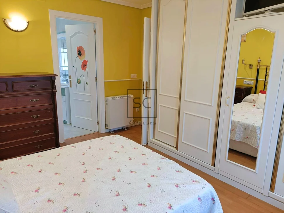 Adosado en Cedeira con patio y bodegas