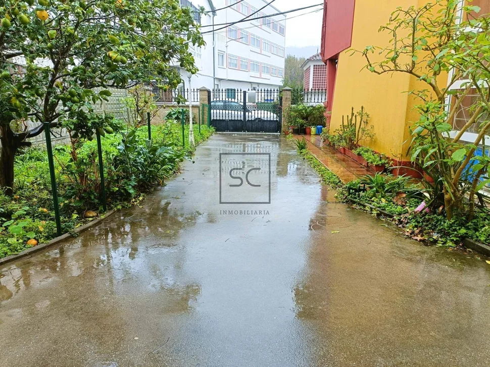 Adosado en Cedeira con patio y bodegas