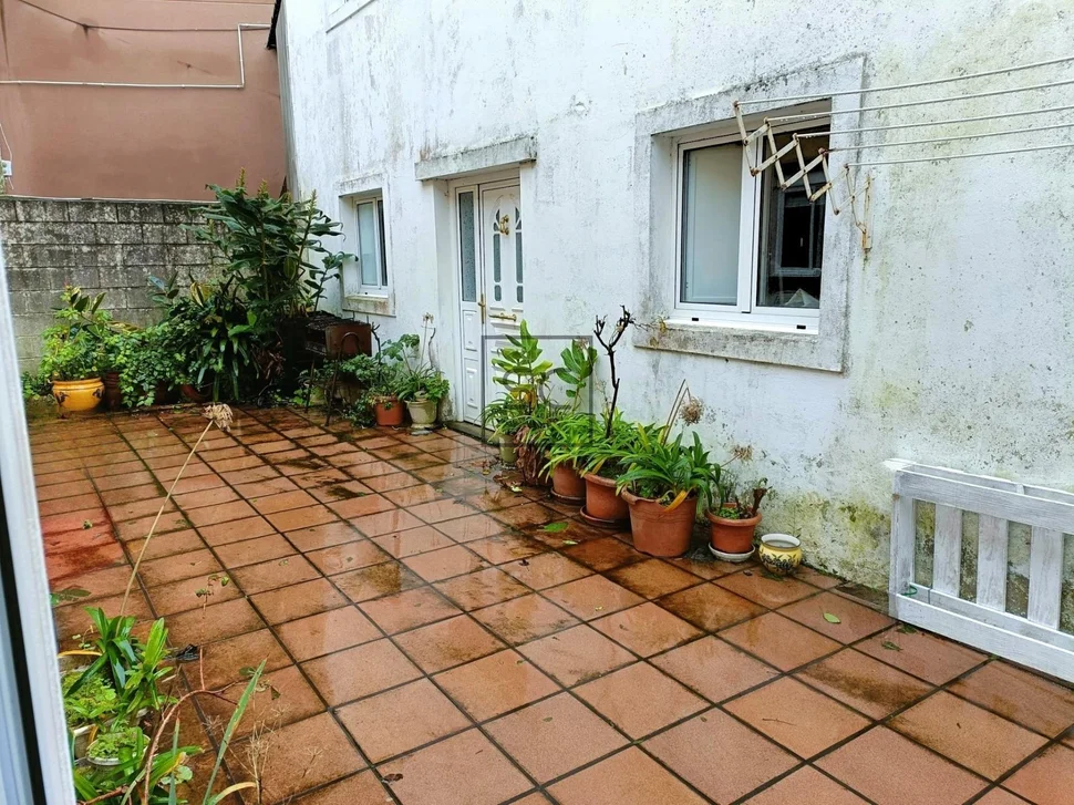 Adosado en Cedeira con patio y bodegas