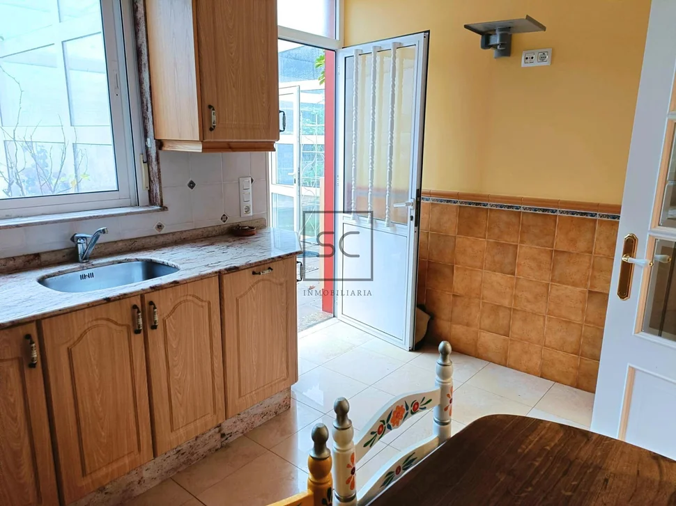 Adosado en Cedeira con patio y bodegas