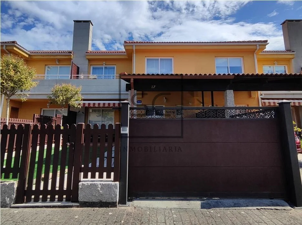Estupendo adosado al lado de playa o raso en ares