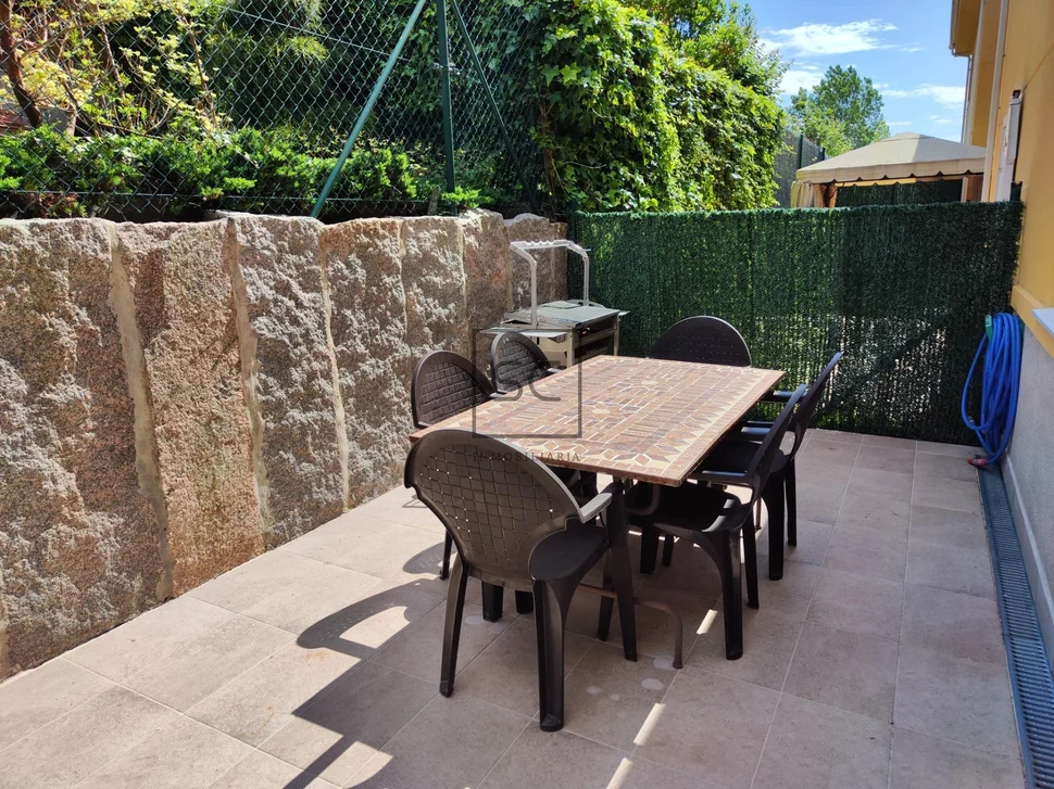 Estupendo adosado al lado de playa o raso en ares