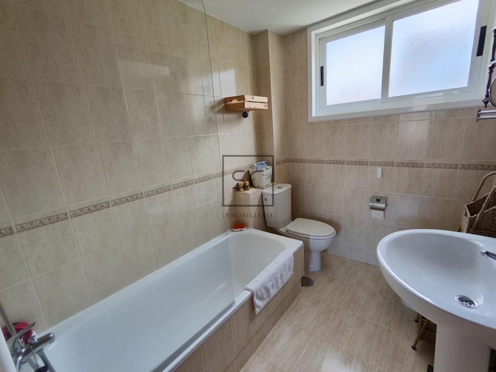 Estupendo adosado al lado de playa o raso en ares