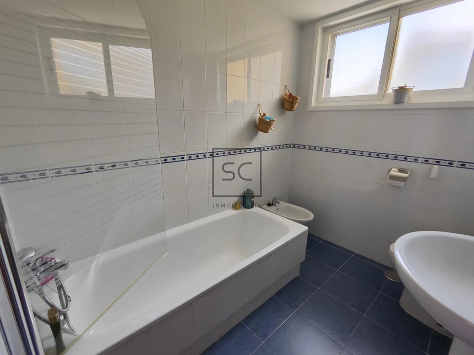 Estupendo adosado al lado de playa o raso en ares