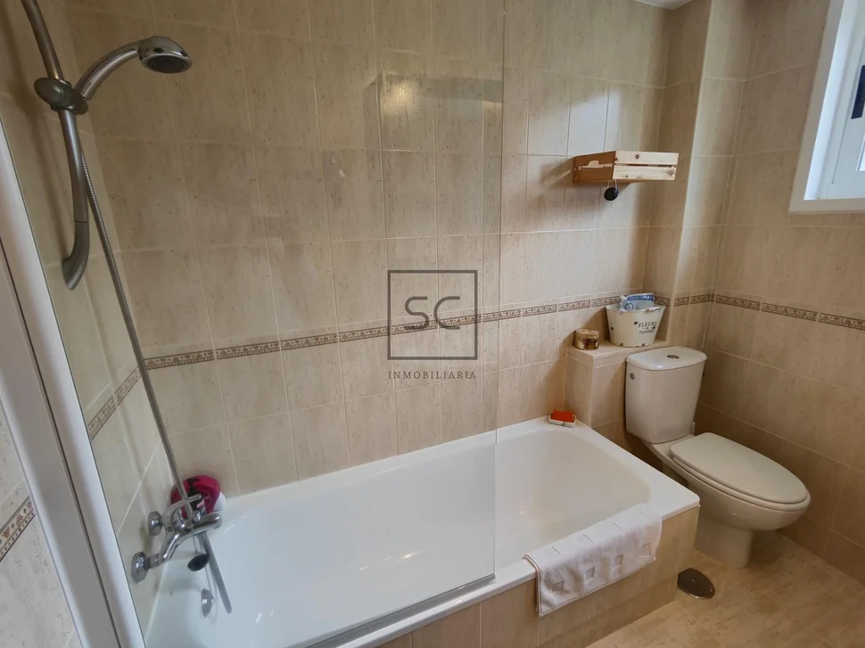 Estupendo adosado al lado de playa o raso en ares