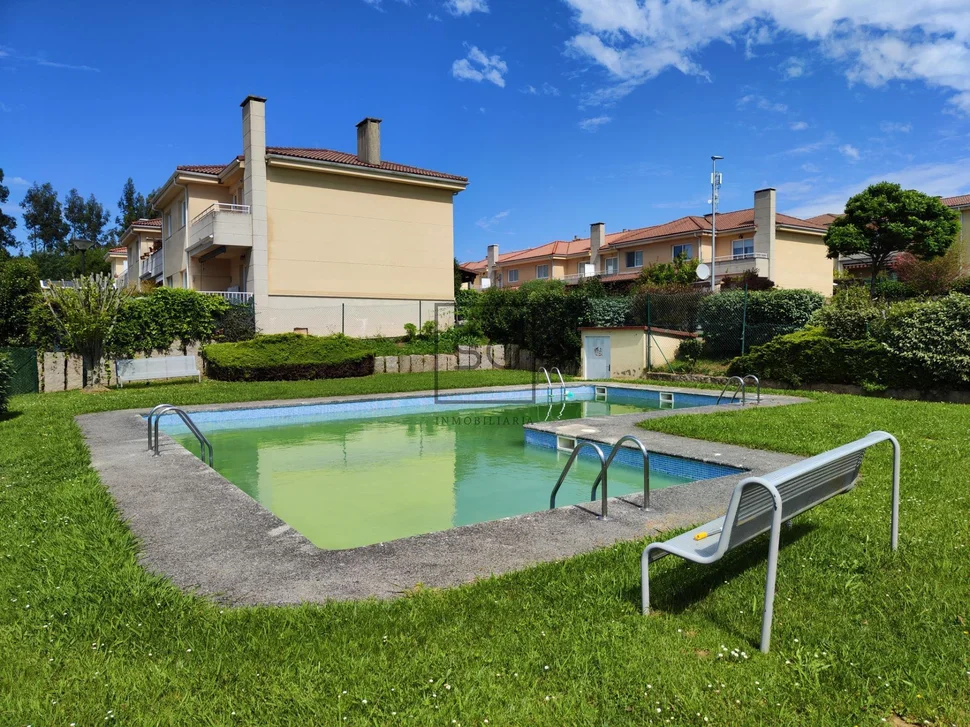 Estupendo adosado al lado de playa o raso en ares