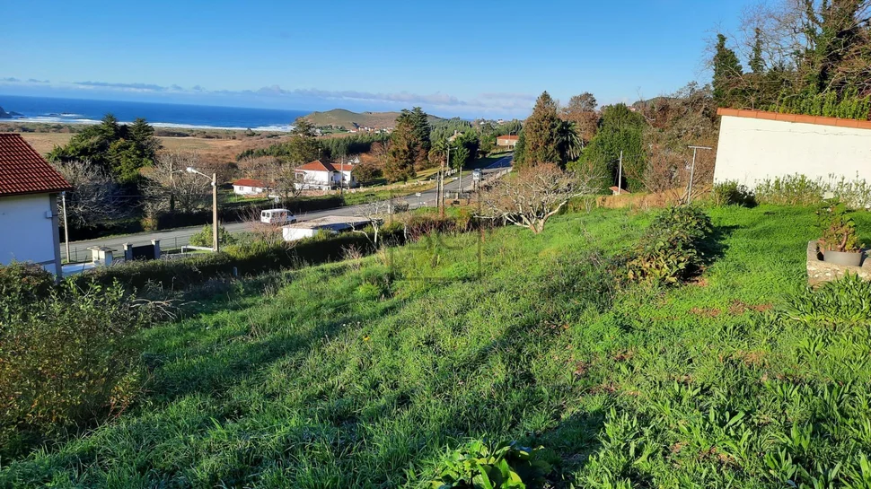 Casa adosada con parcela en pantín