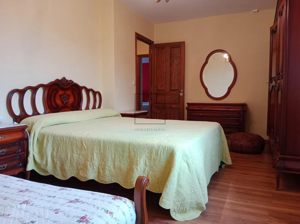 Vivienda con terraza y finca en vilarmaior