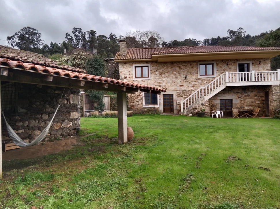 Vivienda con terraza y finca en vilarmaior
